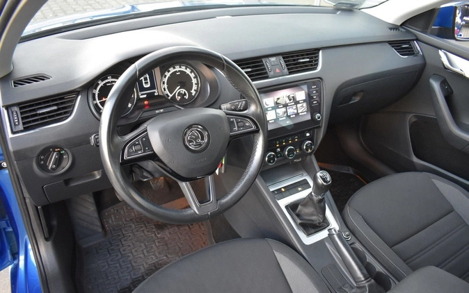Skoda Octavia cena 55900 przebieg: 107197, rok produkcji 2019 z Poznań małe 704